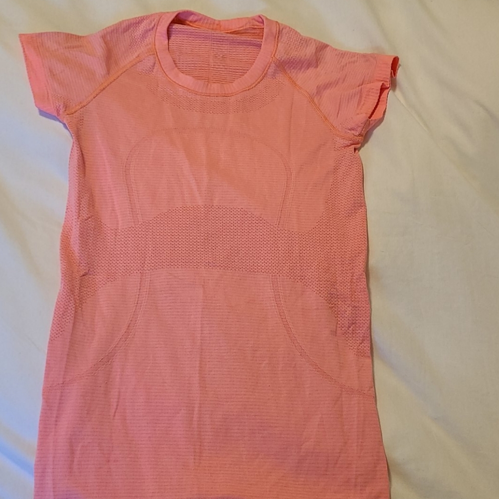 Lululemon short sleeve shirt